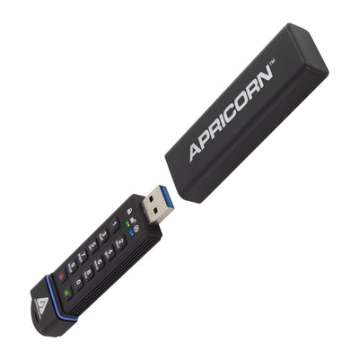 Apricorn Aegis Secure Key 3.0 机身从保护套中部分抽出