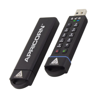 两支 Apricorn Aegis Secure Key 3.0，一支套着保护套，另一支取下保护套露出 PIN 按键