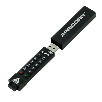 Apricorn Aegis Secure Key 3NX 机身从保护套中部分抽出