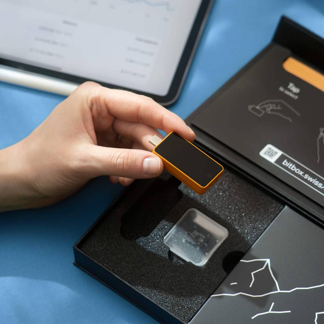 BitBox02 Nova Bitcoin Orange พร้อมอุปกรณ์