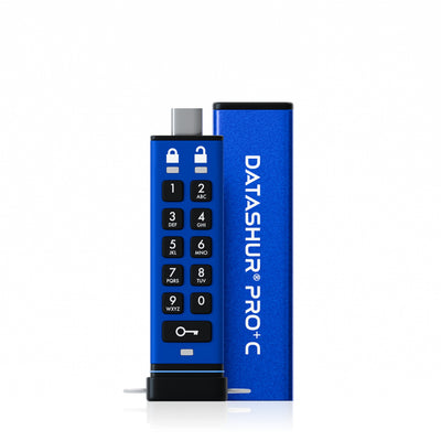 iStorage datAshur PRO+C ตัวไดรฟ์ตั้งคู่กับปลอก เห็นปุ่มกด PIN