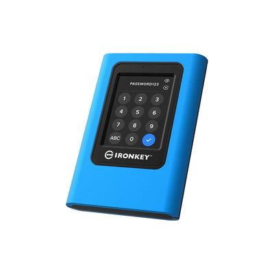 Kingston IronKey Vault Privacy 80 斜角视图，可见触摸屏